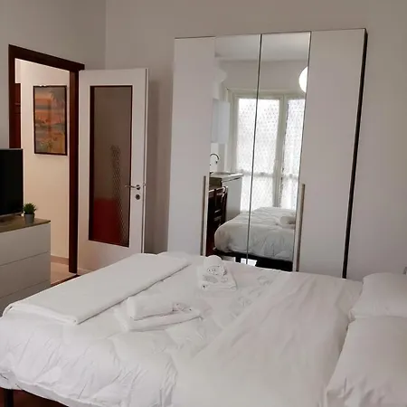 Apartment Urban Studio, A Modern In Milan