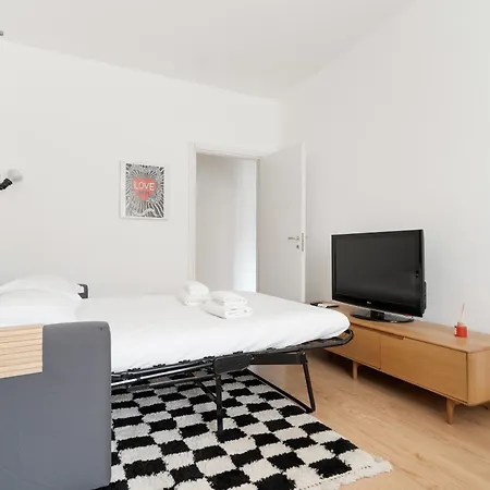 Guesthost - Cozy Flat Near Gorla M1 Apartamento Milão