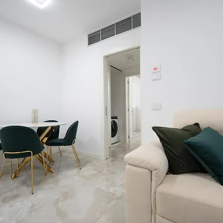 Theorema - A Pochi Minuti Dalla Metro Sondrio Milão