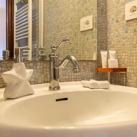 I-host - Unique Two-level In * מילאנו