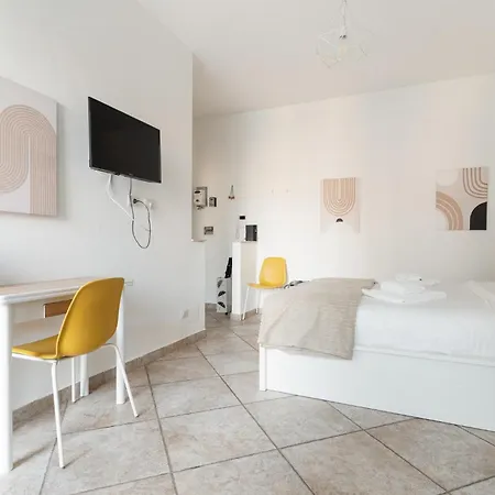 Appartamento Guesthost - Comfy Near Pasteur M1
