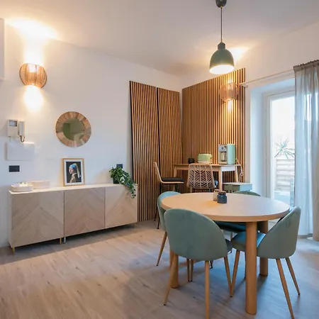 Bright Top-floor With Private Terrace * 밀라노
