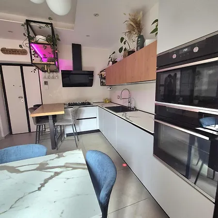 Flat Isola - New Opening 아파트 *