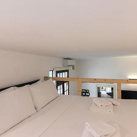 Easy Loft Next To Loreto Metro Stop דירה *