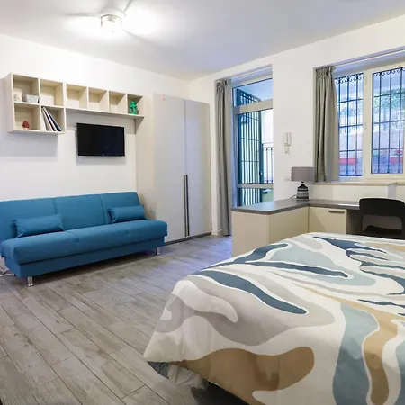 Apartment Open Space Con Veranda A Citta Studi