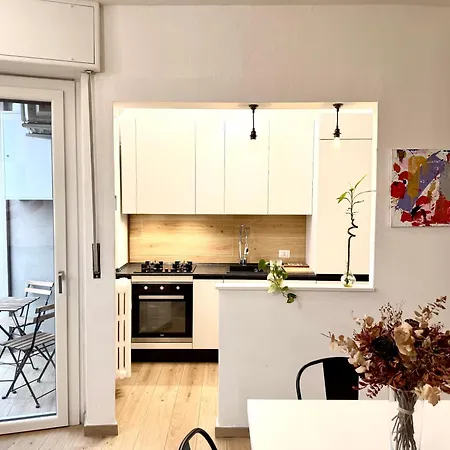 Art - Free Parking アパート