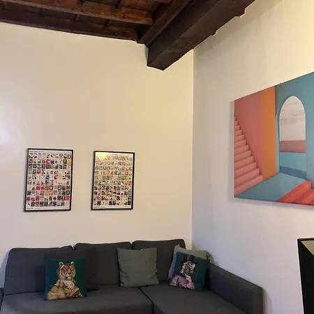 Milan's Secret Courtyard - Historic Center *