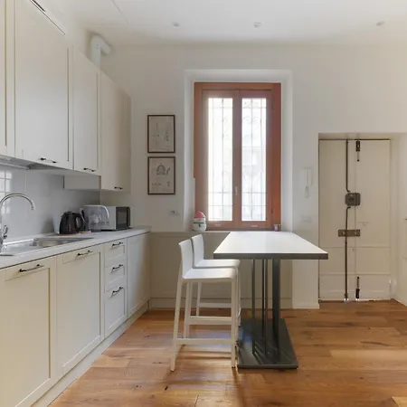 Apartment Guesthost - M5 Isola Cozy