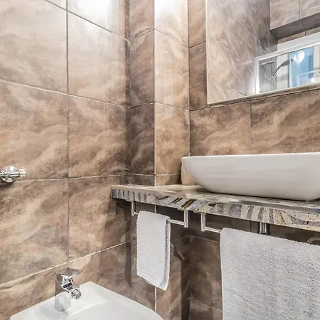 Elegant Center Flat 5 Guests - M1 Metro - Fast Wi-fi - Ac & Balcony Apartmán *