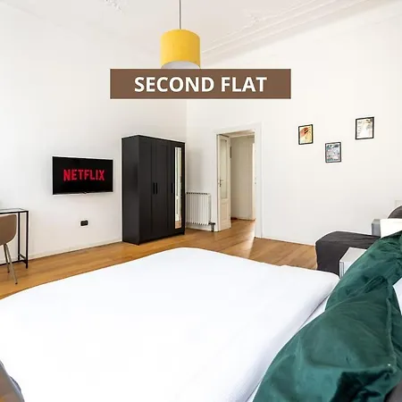 Duomo 7 Min - Two Independent Flats With Parking Apartmán
