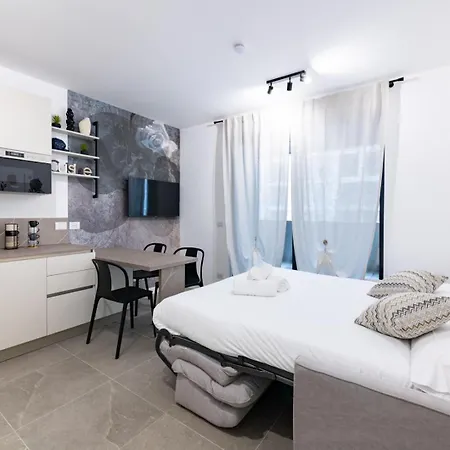 Lägenhet Parcheggio Gratuito - New 1bdr Con Terrazzo