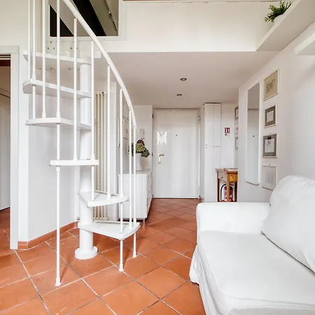 Just Urban - Refined In Life 2 Min M1 E M5 Metro Апартаменты