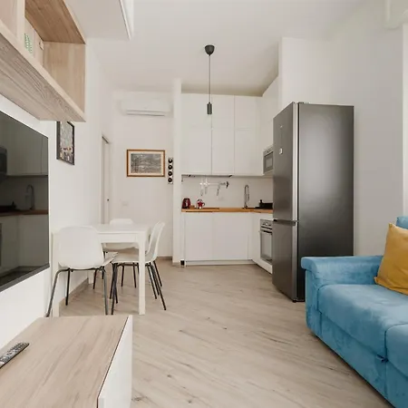 Апартаменты Guesthost - Lovely Flat Near Frattini M4 *