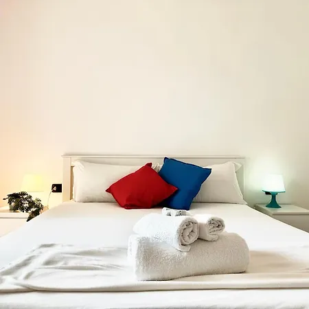 Peaceful Oasis With Balcony And Parking, Milano