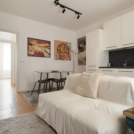 Porta Venezia - Castaldi - Bilocale Con Letto Soppalcato * Милан