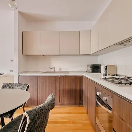 Hostmate - - Ulpio Traiano Apartment Milan
