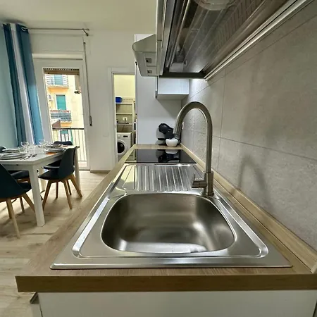Lucania Azzurra Apartment, Elegante E Confortevole, Con Metro M3 Sotto Casa, Collegamento Diretto A Duomo Di E Stazione *