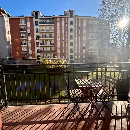 Modern And Bright House 20 Minutes From The Duomo