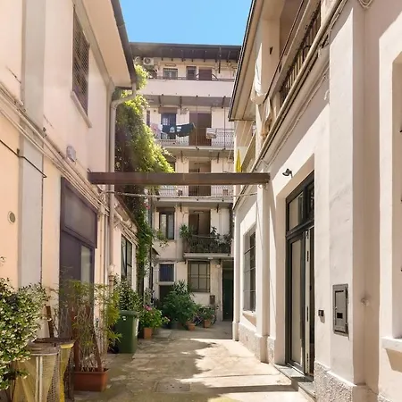 Apartment Design & Elegant In Navigli -