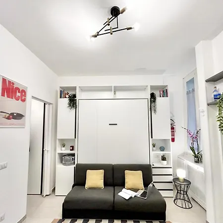 Cozy Among The Liveliest Street Of Isola *