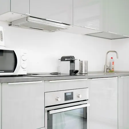 3br With Large Terrace - 800m From San Leonardo M1 アパート *