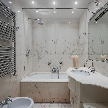 The Seven Stars - Montenapoleone Milan