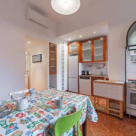 Apartman 4 Min From Porta Genova Station With Whirlpool *