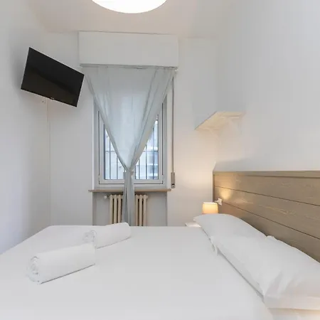 Comfortable Two-room Porta Romana M3 Mailand