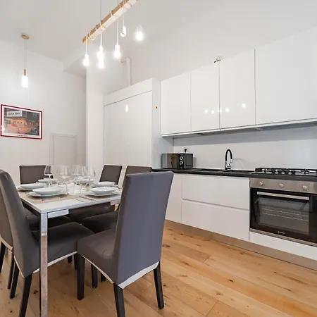 5 Walk From Porta Venezia Station, With 2 Bedrooms *