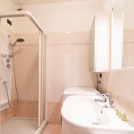 Moderno Con Garage, Wi-fi, Aria Condizionata E Terrazzo