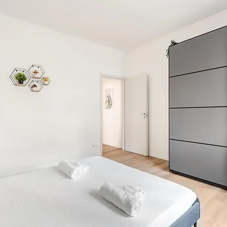 Moderno Vicino Metro M5 *