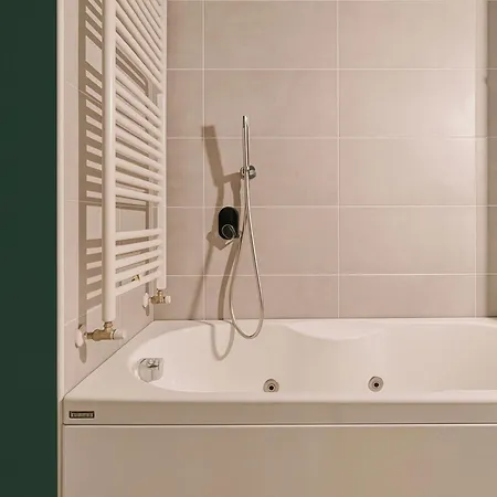 Hostmate - - Solari *