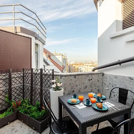 Luxury Elegant Penthouse 2 Bedrooms, 2 Bathrooms