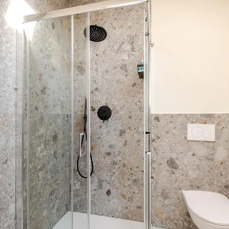Luxury Elegant Penthouse 2 Bedrooms, 2 Bathrooms * Milan