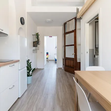 Guesthost - Mm2 Lambrate Bright Apartman