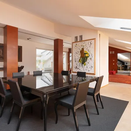 アパート Guesthost - 500sqm Luxury With Spa, Gym, Terrace, Game & Garage *