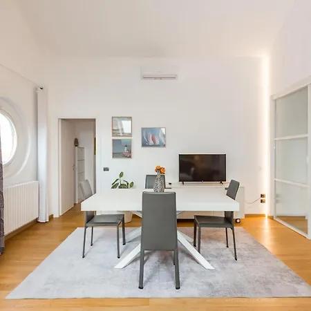 Romantic Navigli Attic Free Garage 255 X 520 Cm 밀라노