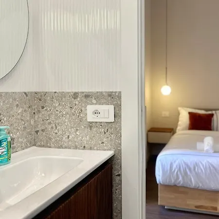 Designer Apartment, Entire Home, 2 Bathrooms, For Families, Groups Milano