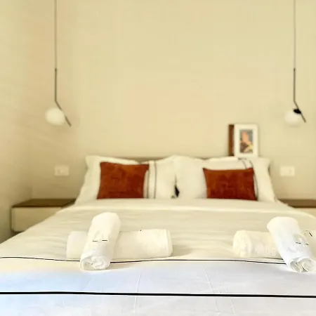 Designer Apartment, Entire Home, 2 Bathrooms, For Families, Groups Daire Milano