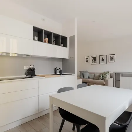 Guesthost - Bright Flat Near Stazione * Mailand