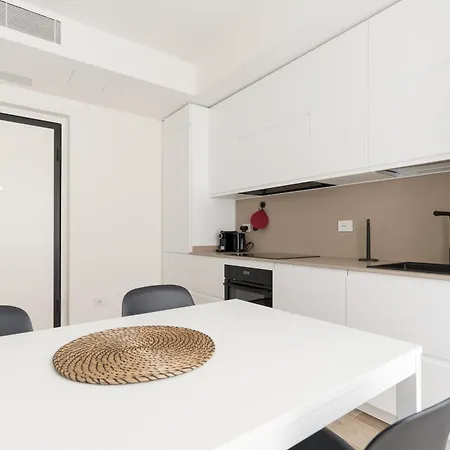 Guesthost - Modern In Moscova Daire