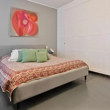 Modern And Particular In The Center Apartment