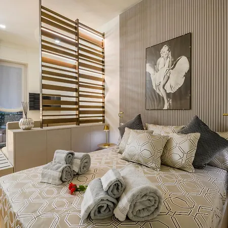 Gian Giacomo Mora, 13 Raffinato Monolocale In Centro