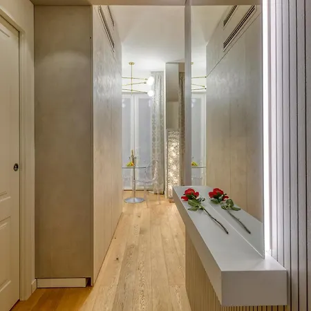 Gian Giacomo Mora, 13 Raffinato Monolocale In Centro Апартаменты