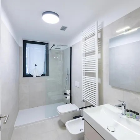 Apartamento Elegante Appartamento - Fiera - Parcheggio Gratuito *