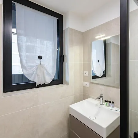 Parcheggio Gratuito - New 1bdr Con Terrazzo Lägenhet Milano
