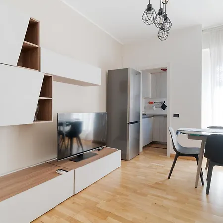Guesthost - Stylish Flat In Navigli District מילאנו
