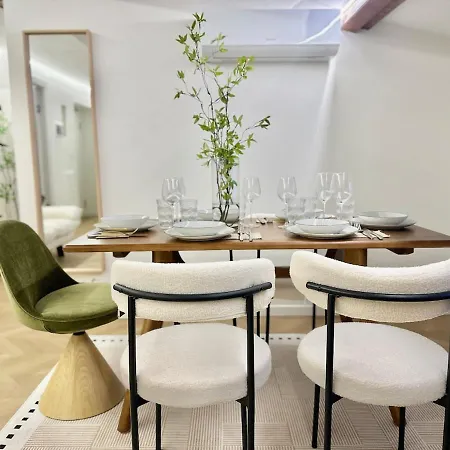 Designer Loft In Milan, Istria Subway Exit, Convenient Transportation