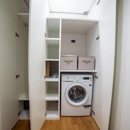 One-bedroom Unit G With Garden דירה