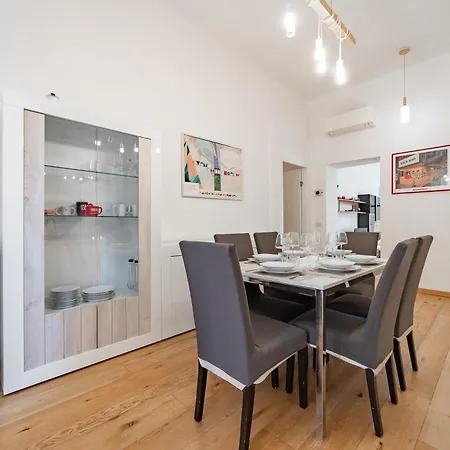 Apartment 5 Walk From Porta Venezia Station, With 2 Bedrooms Milan